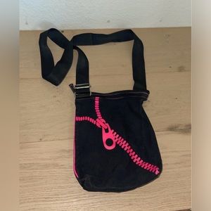 Crossbody handbags